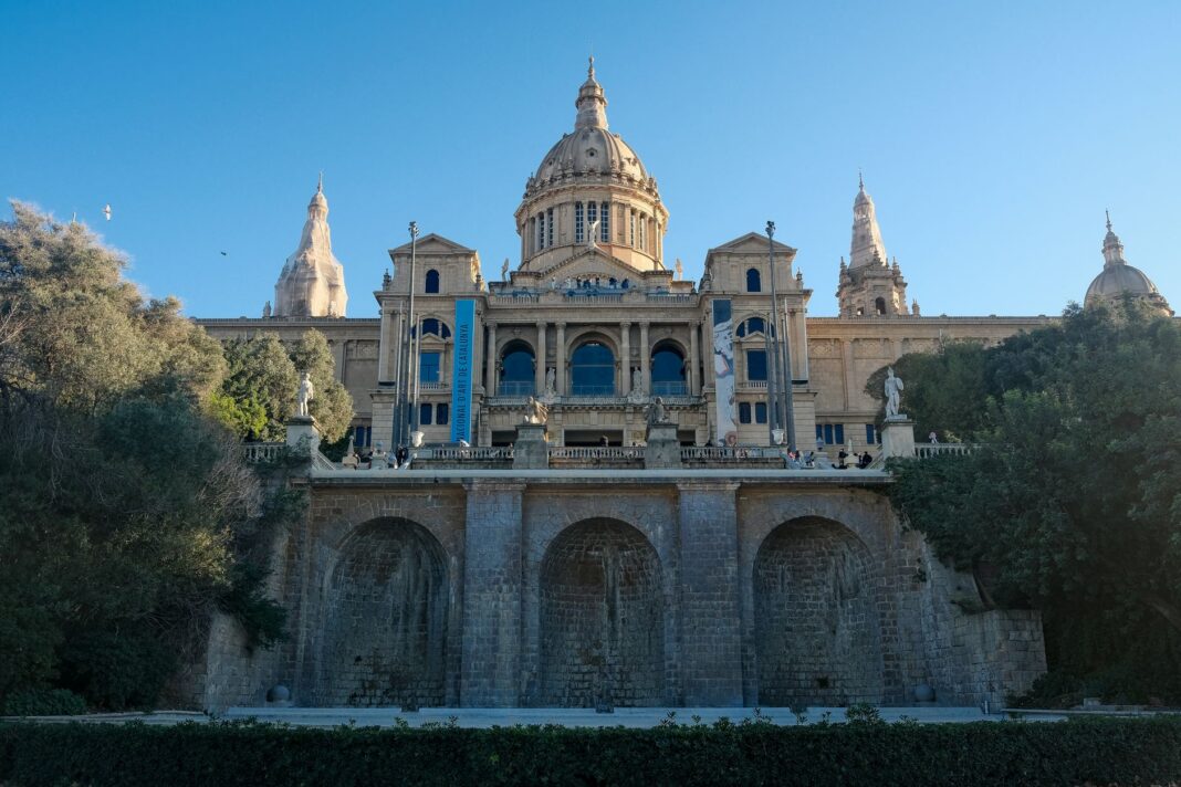 Fasada Narodowego Muzeum Sztuki Katalonii w Barcelonie Fasada Narodowego Muzeum Sztuki Katalonii w Barcelonie